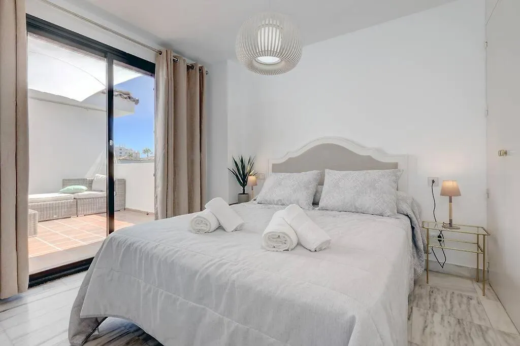 Apartment 4 Bedroom Townhouse 200 Meters From The Beach! Estepona
